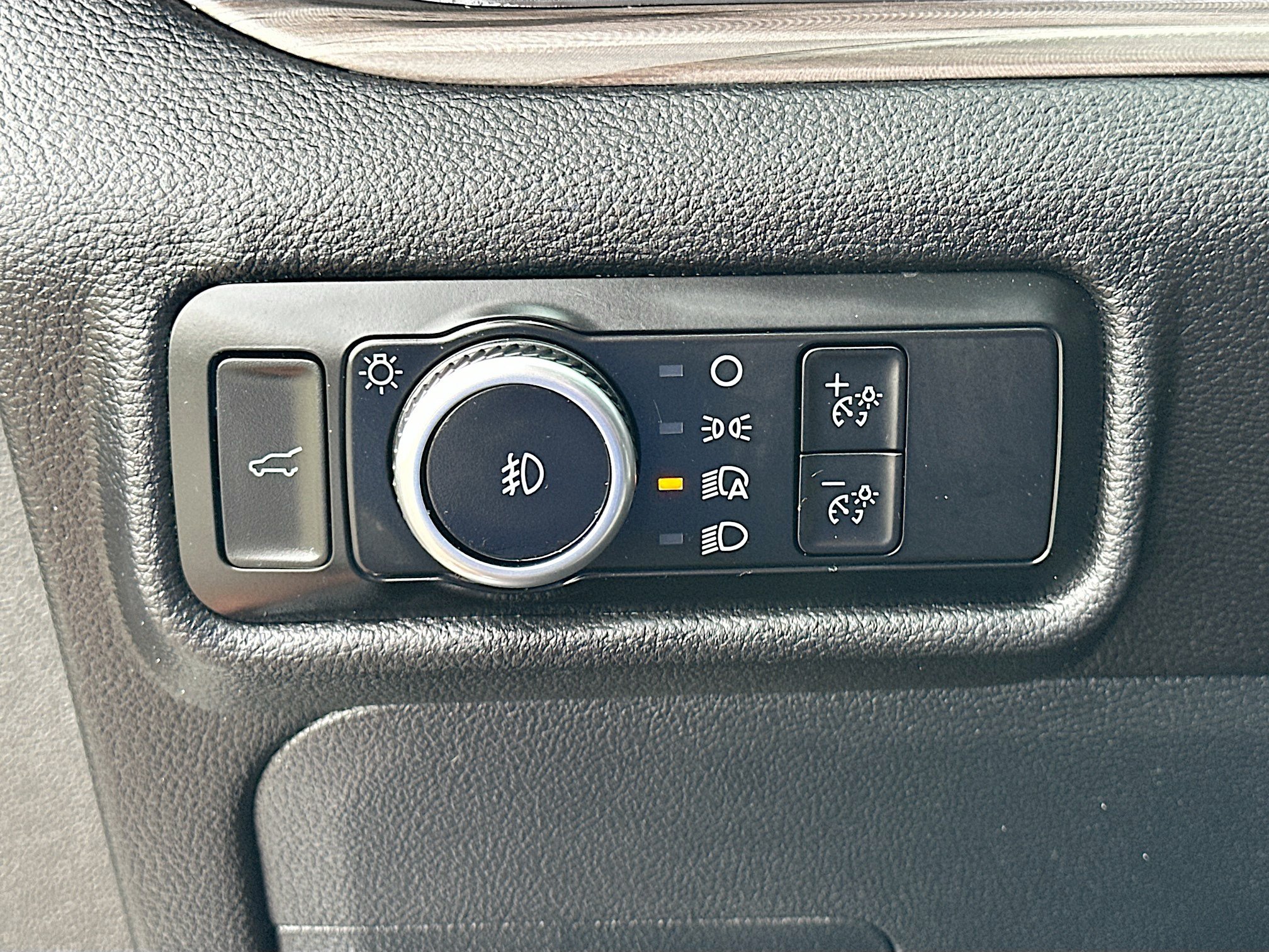 Certified 2023 Ford Explorer Limited w/ Limited Technology Package RWD image 10