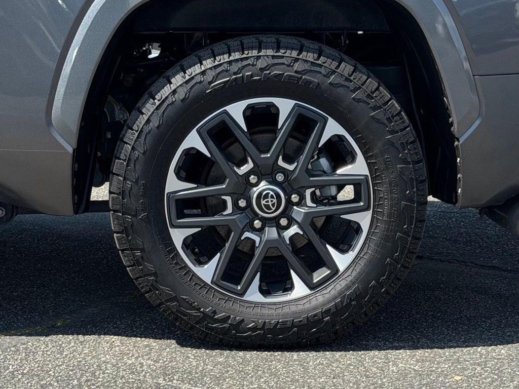 Used 2023 Toyota Tundra Limited AWD/4WD image 11