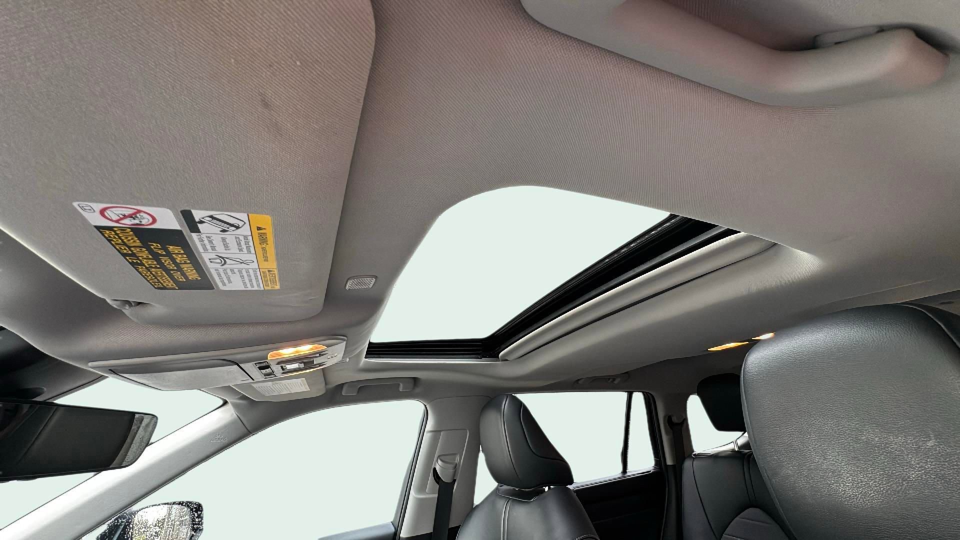 Used 2023 Toyota Highlander L image 32