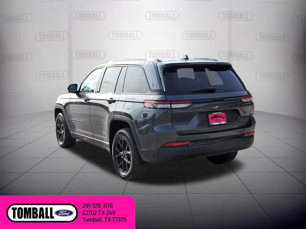 Used 2025 Jeep Grand Cherokee Altitude RWD image 6