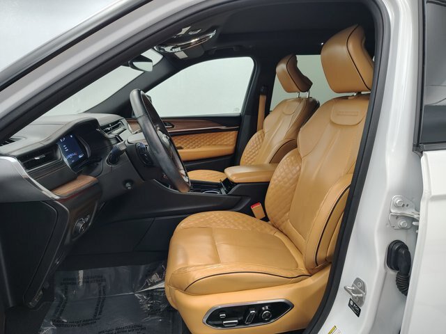 Used 2023 Jeep Grand Cherokee L Summit AWD/4WD image 26