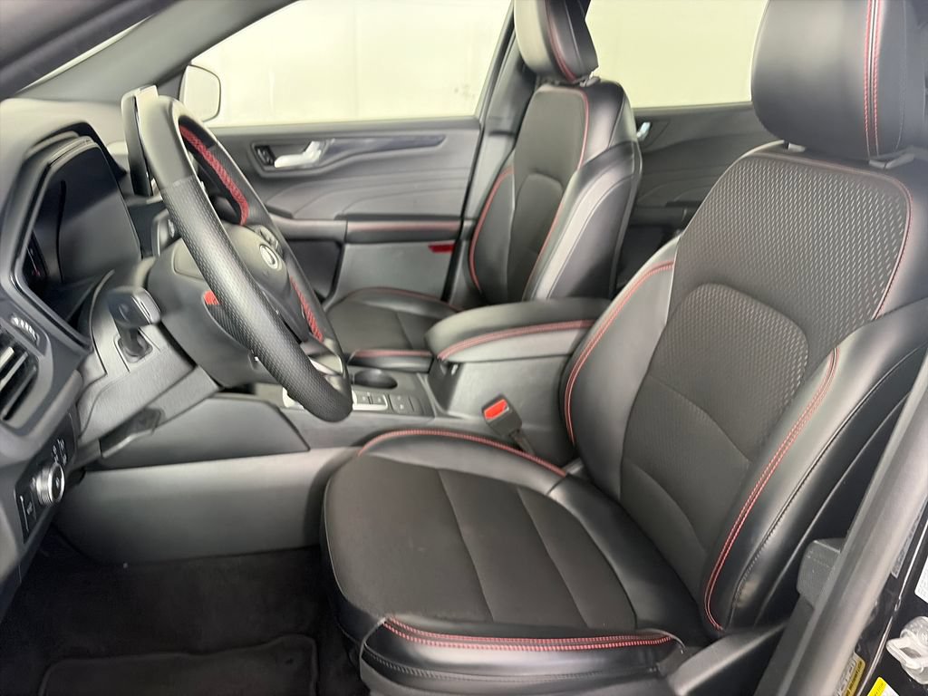 Certified 2025 Ford Escape ST-Line Select AWD/4WD image 11