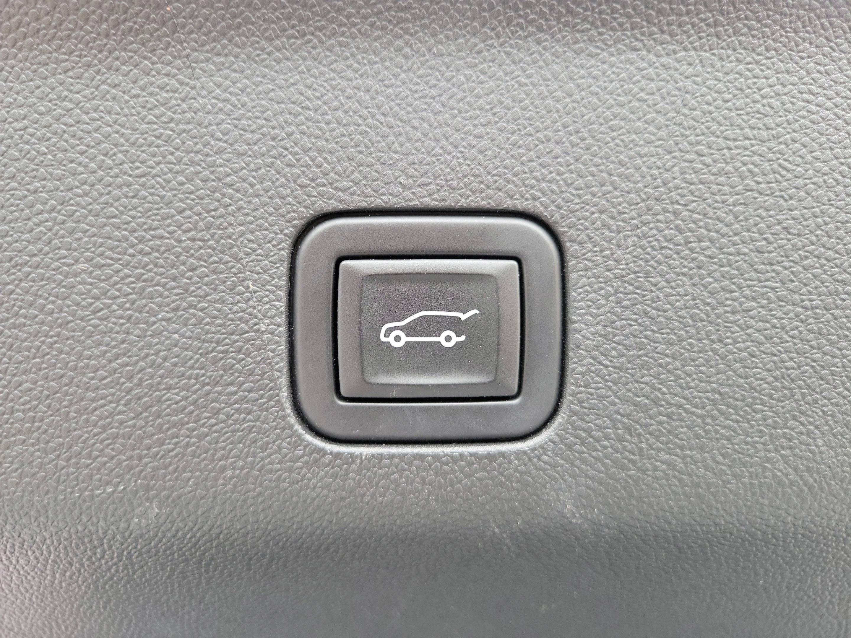 Used 2024 Cadillac Escalade Luxury w/ LPO, Floor Liner Package AWD/4WD image 8