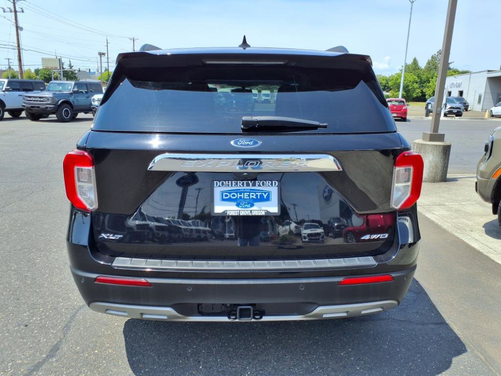 Certified 2022 Ford Explorer XLT w/ Equipment Group 202A image 8