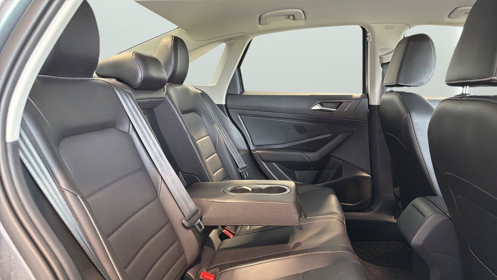 Used 2022 Volkswagen Jetta SE FWD image 17