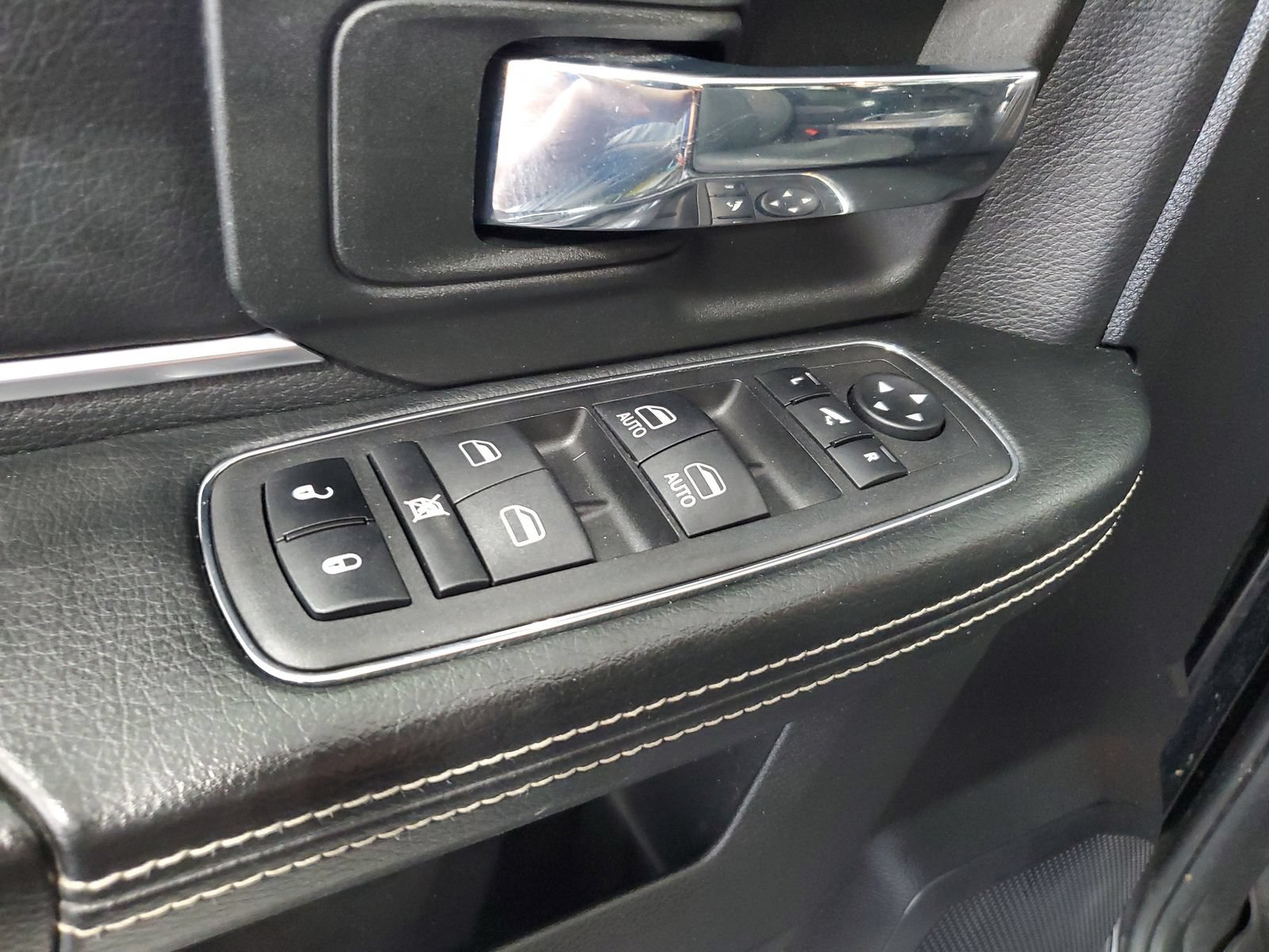 Used 2023 RAM 1500 Warlock AWD/4WD image 11