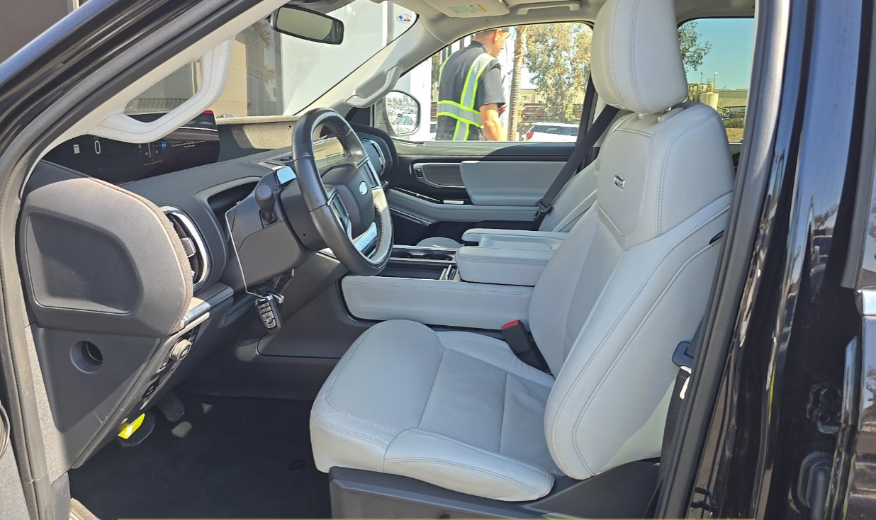 Certified 2025 Ford Expedition Platinum AWD/4WD image 4