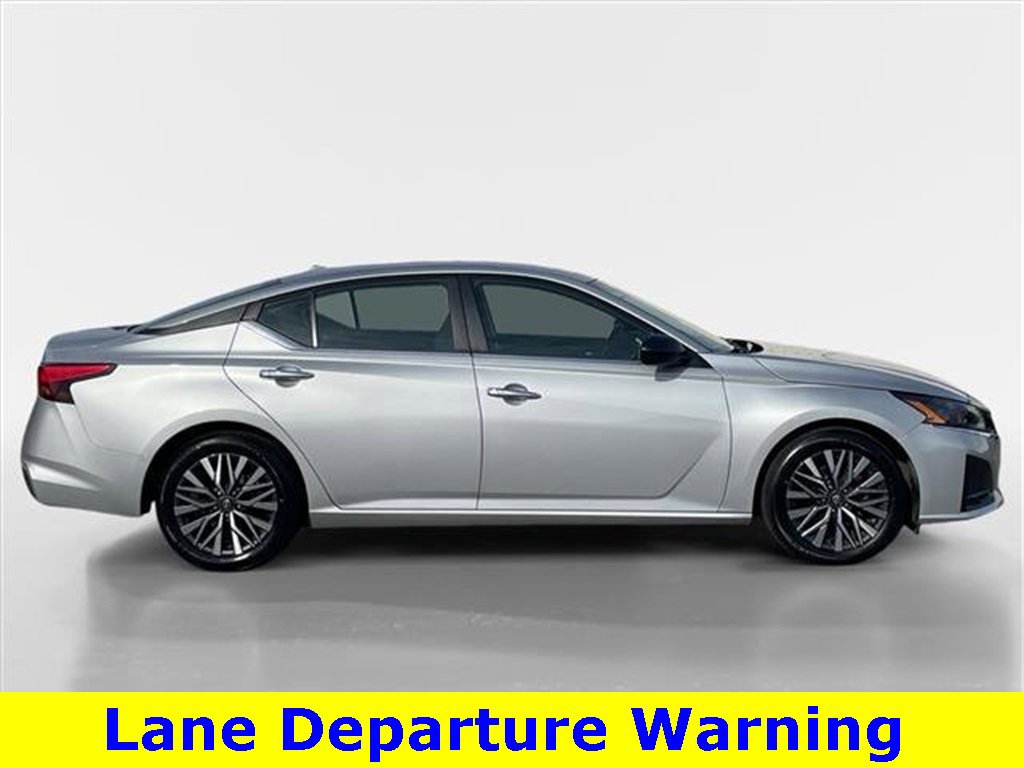 Used 2024 Nissan Altima 2.5 SV image 7