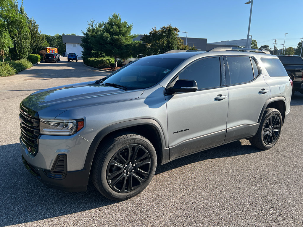 Used 2023 GMC Acadia SLE w/ Driver Convenience Package FWD image 4