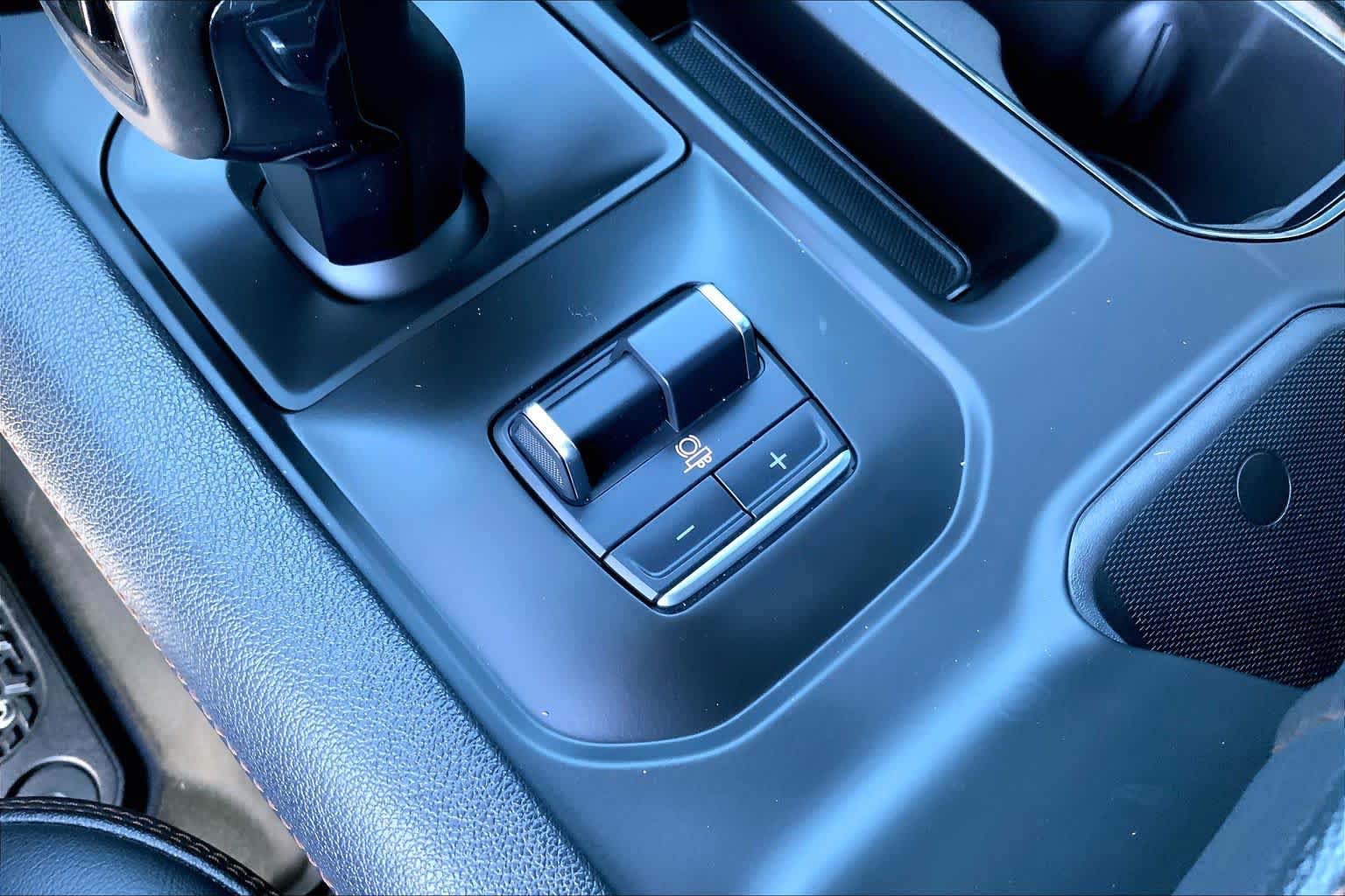 Used 2024 GMC Sierra 1500 AT4 w/ Technology Package AWD/4WD image 33