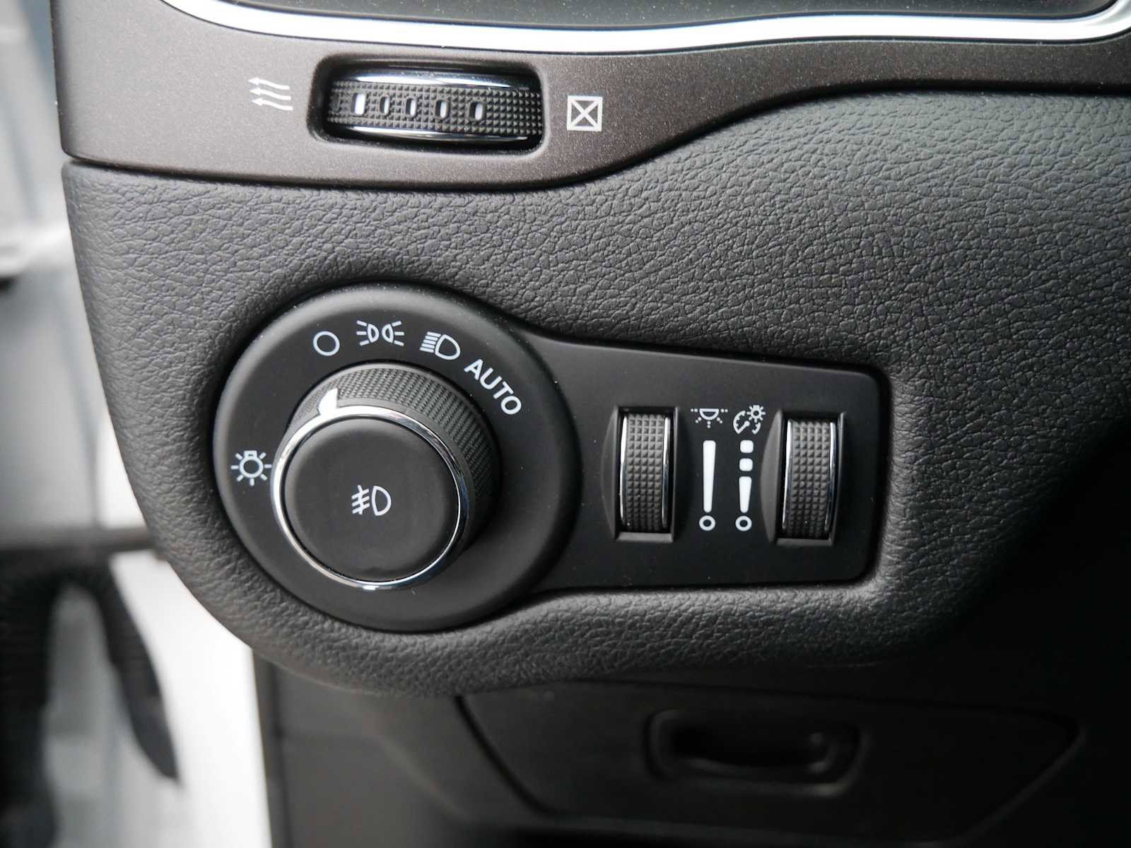 Used 2022 Jeep Cherokee Trailhawk image 30