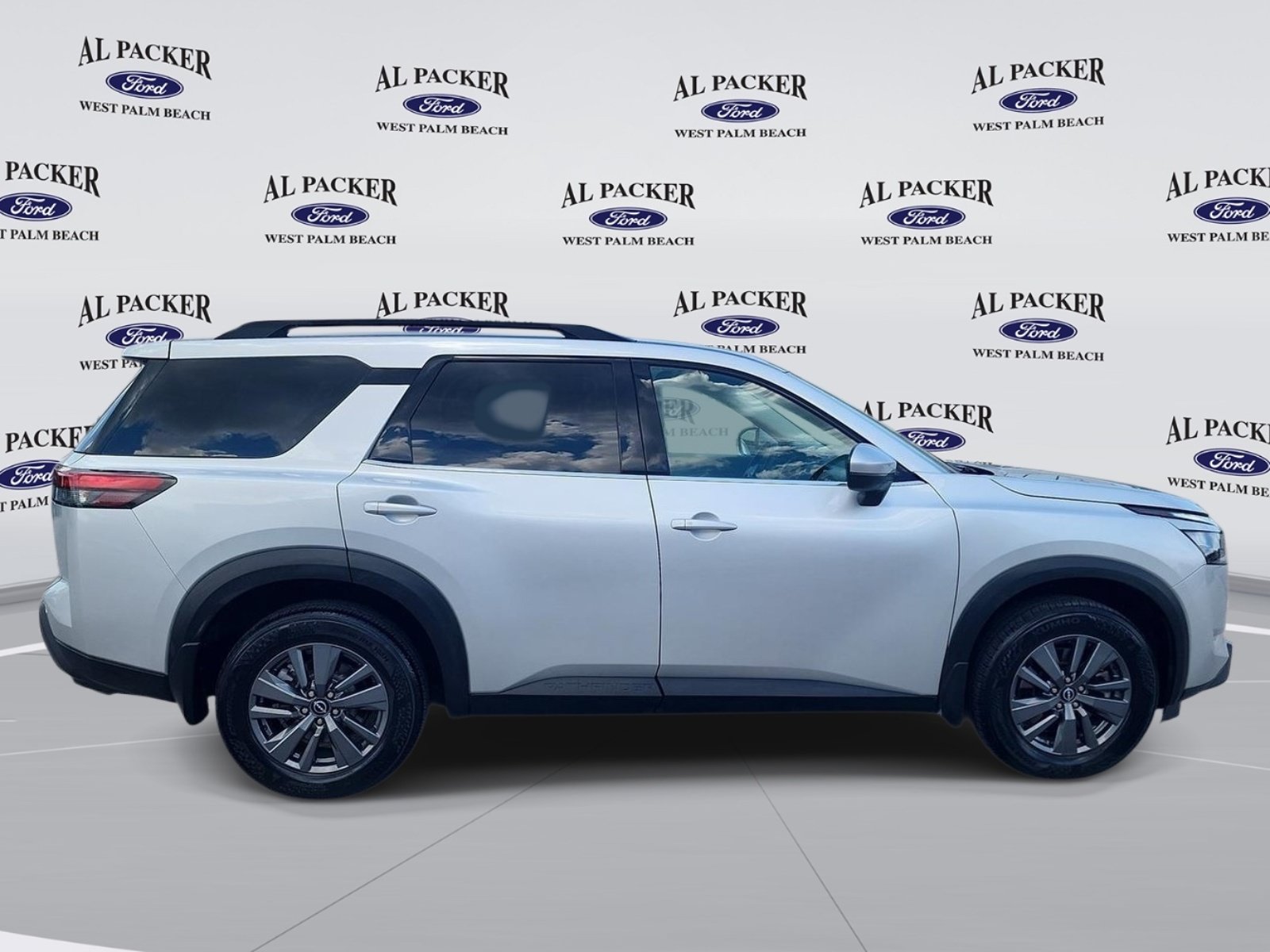 Used 2024 Nissan Pathfinder SV FWD image 6