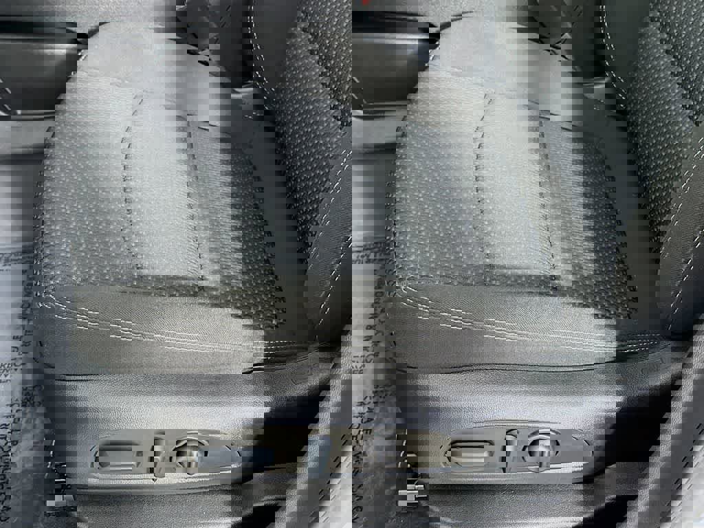 Used 2022 GMC Terrain SLE w/ Driver Convenience Package image 29