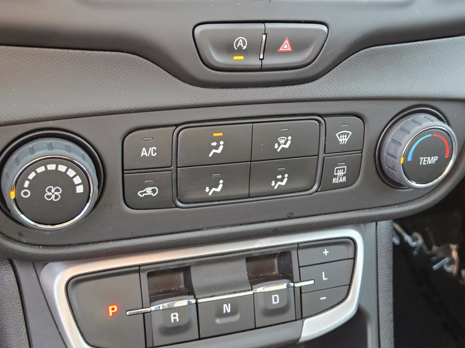 Used 2024 GMC Terrain SLE image 22