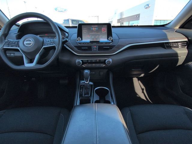 Used 2024 Nissan Altima 2.5 SV image 16