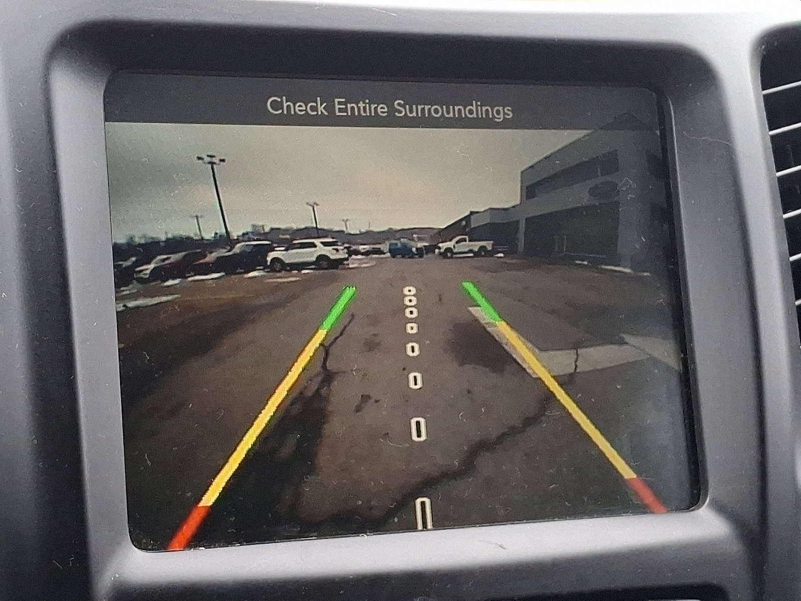 Used 2017 Jeep Cherokee Latitude w/ Cold Weather Group image 17