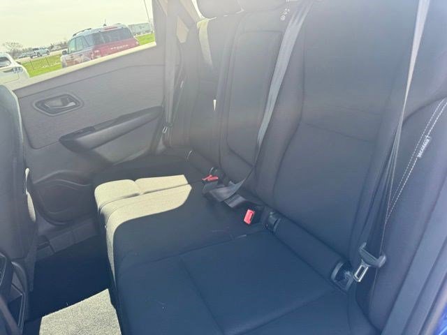 Used 2023 Nissan Rogue S AWD/4WD image 25