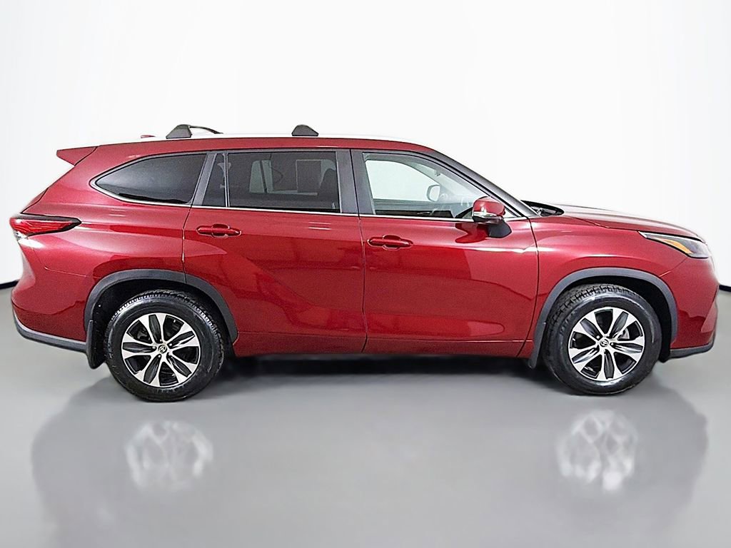 Used 2023 Toyota Highlander XLE AWD/4WD image 15