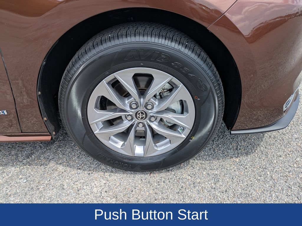 Used 2021 Toyota Sienna XLE AWD/4WD image 12