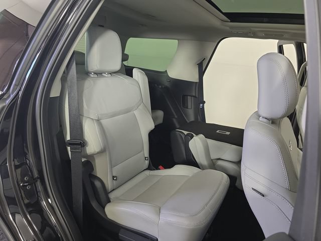 Certified 2025 Ford Expedition Platinum w/ Driver's Package AWD/4WD image 30