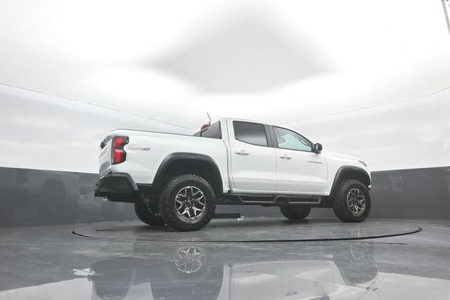 Used 2024 Chevrolet Colorado ZR2 w/ Safety Package AWD/4WD image 37