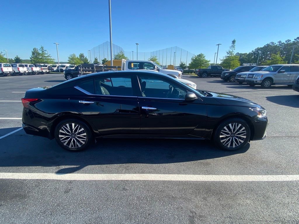 Used 2024 Nissan Altima 2.5 SV FWD image 8