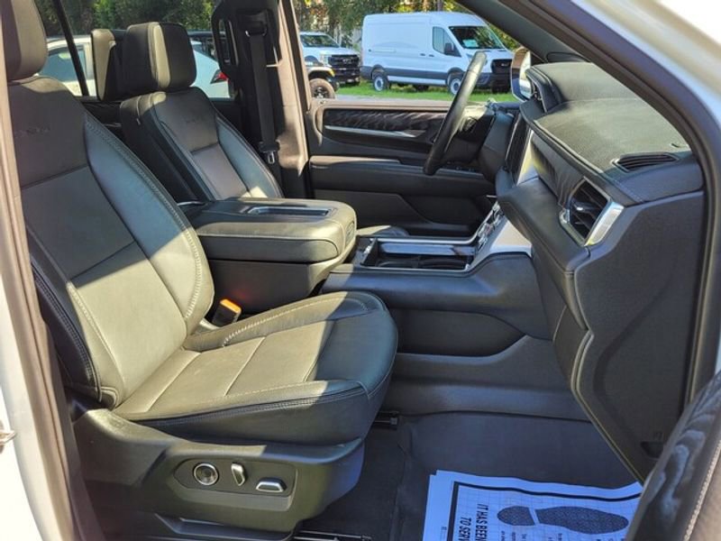Used 2023 GMC Yukon Denali w/ Denali Reserve Package image 18