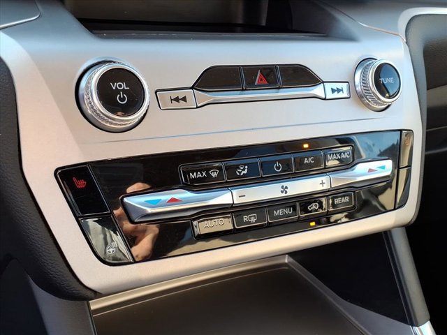 Certified 2022 Ford Explorer XLT w/ Equipment Group 202A image 10