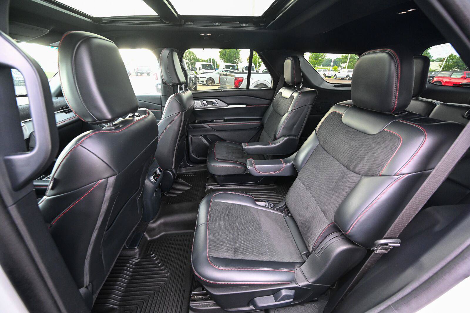 Certified 2025 Ford Explorer ST AWD/4WD image 23