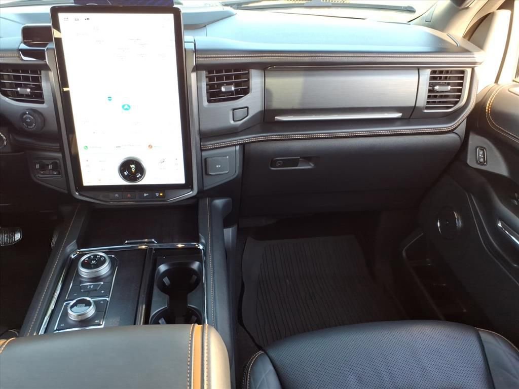 Certified 2023 Ford Expedition Platinum image 6