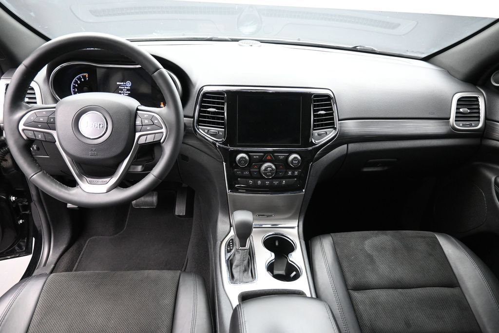 Used 2019 Jeep Grand Cherokee Altitude RWD image 12