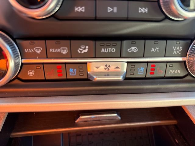 Certified 2024 Ford Expedition Limited image 29