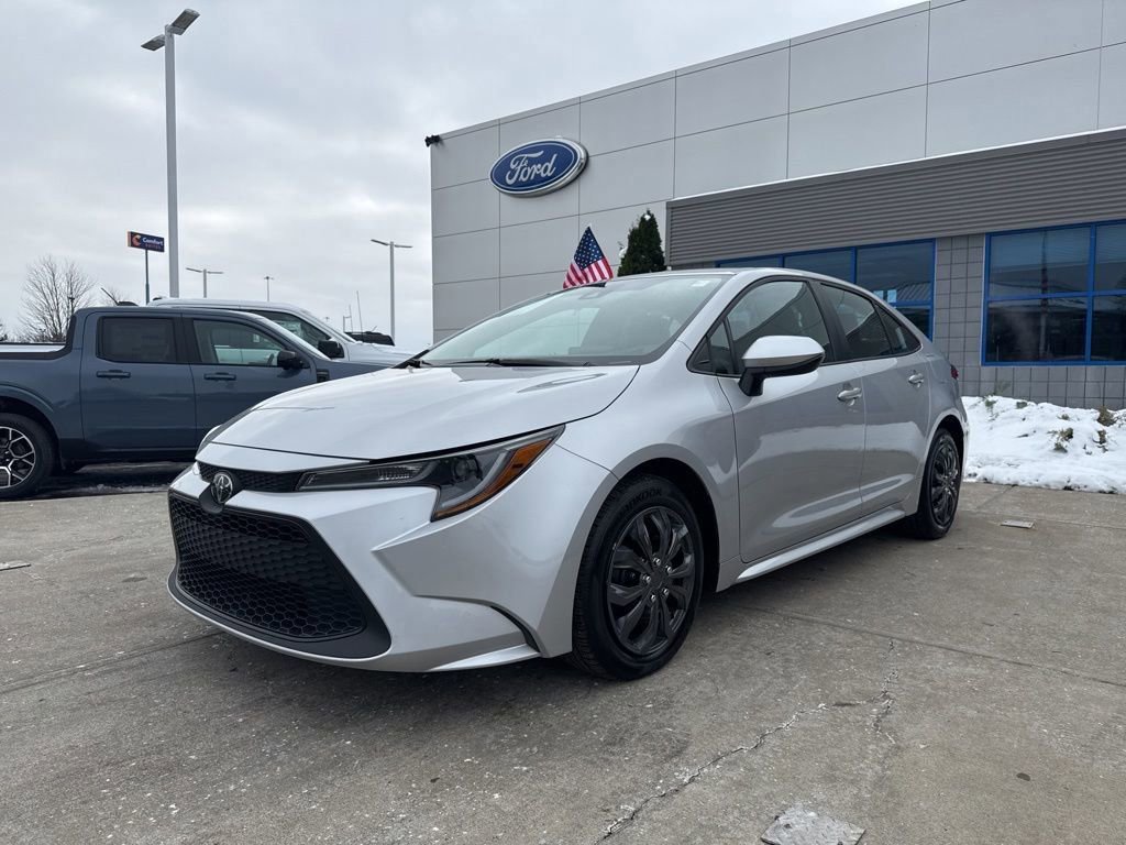 Used 2022 Toyota Corolla LE image 2