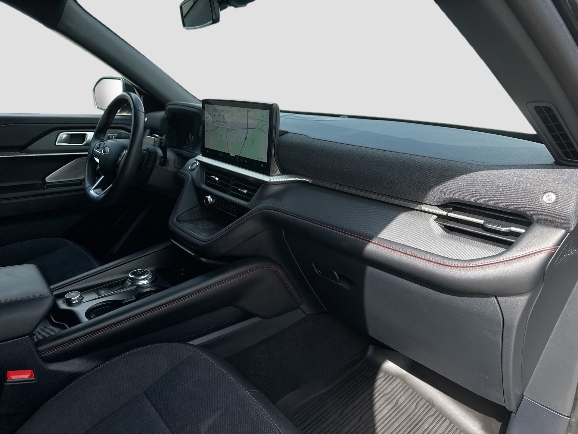 Certified 2025 Ford Explorer ST image 33