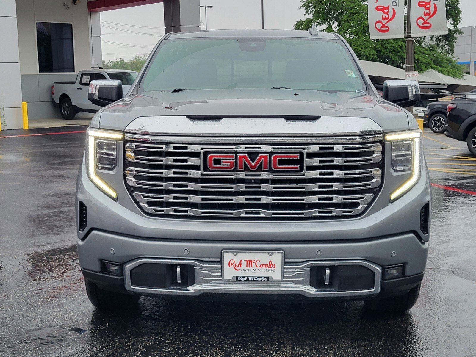 Used 2023 GMC Sierra 1500 Denali w/ Technology Package AWD/4WD image 8