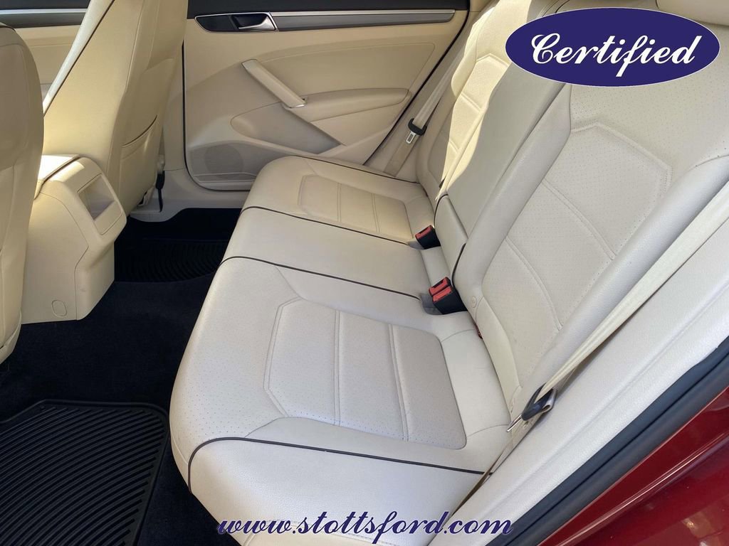 Used 2018 Volkswagen Passat 2.0T R-Line w/ R-Line Lighting Package FWD image 10