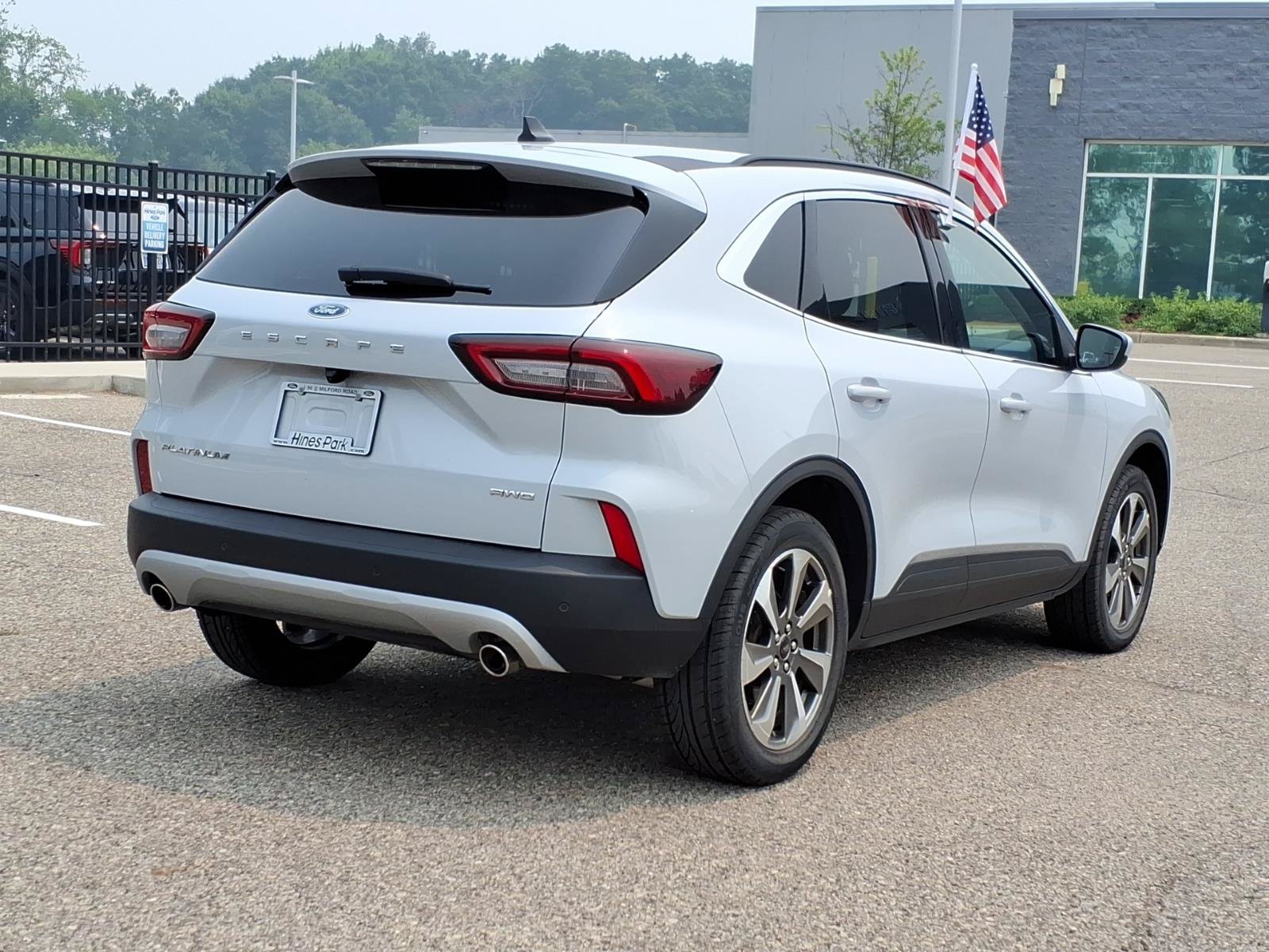 Certified 2025 Ford Escape Platinum AWD/4WD image 7
