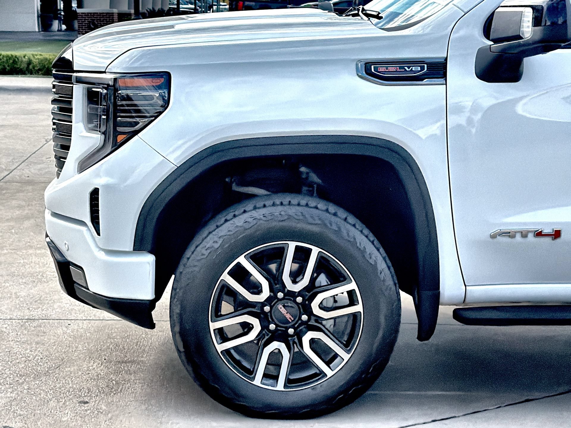 Used 2025 GMC Sierra 1500 AT4 w/ AT4 Premium Package AWD/4WD image 10