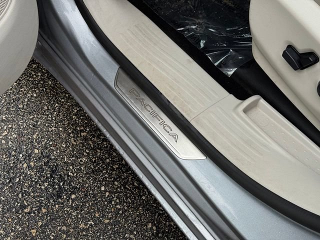 Used 2019 Chrysler Pacifica Touring Plus FWD image 8