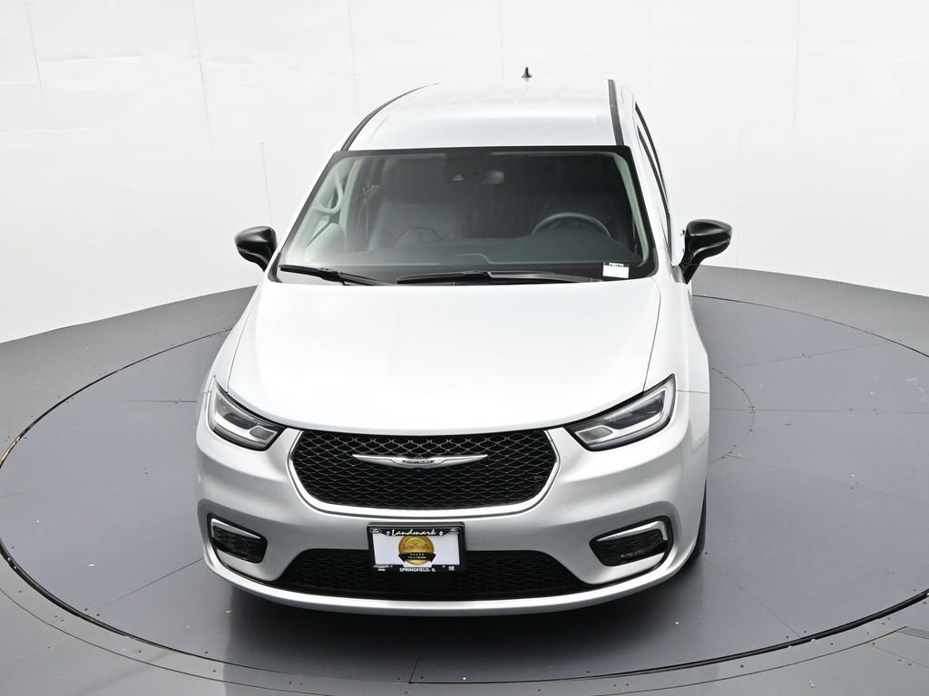 Used 2024 Chrysler Pacifica Touring-L FWD image 17