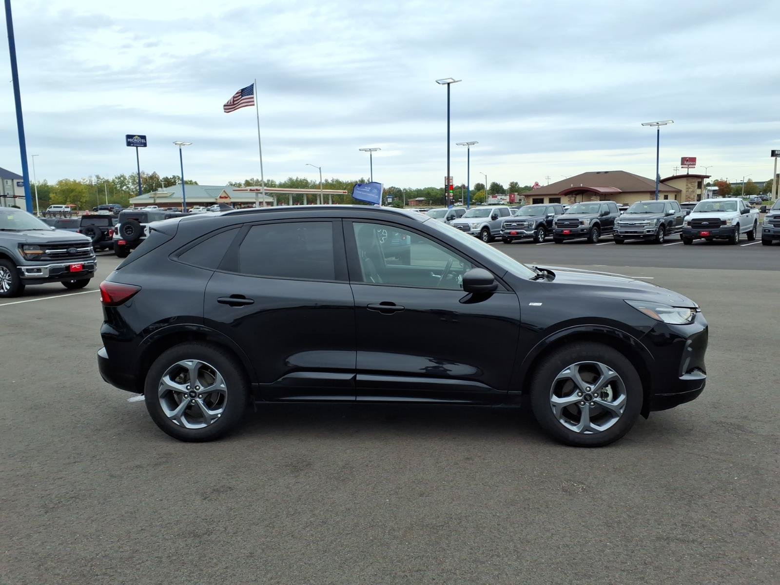 Certified 2024 Ford Escape ST-Line AWD/4WD image 7