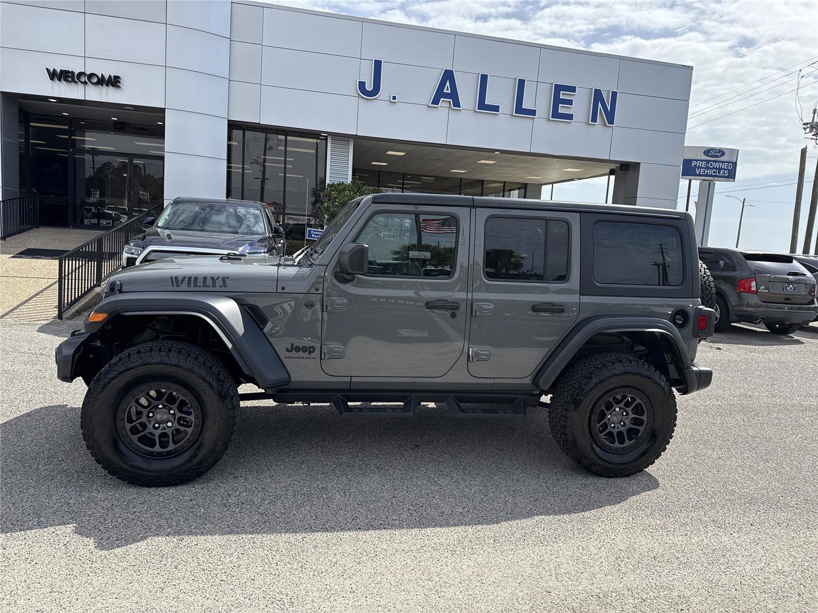 Used 2023 Jeep Wrangler Willys image 2