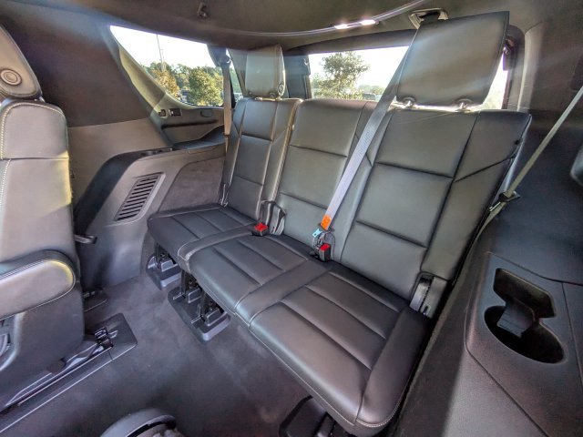 Used 2023 Cadillac Escalade Luxury AWD/4WD image 16
