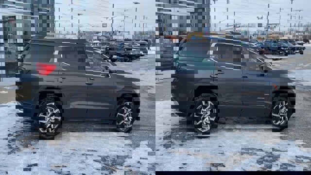 Used 2019 GMC Acadia SLE w/ Driver Alert Package I image 2