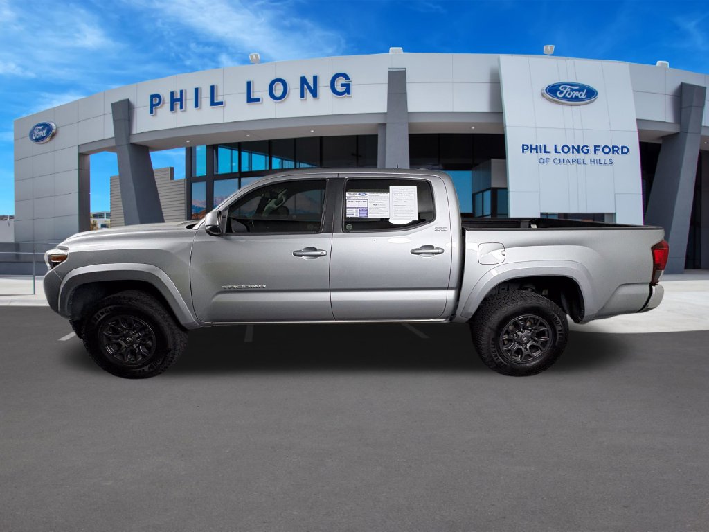 Used 2018 Toyota Tacoma SR5 RWD image 2