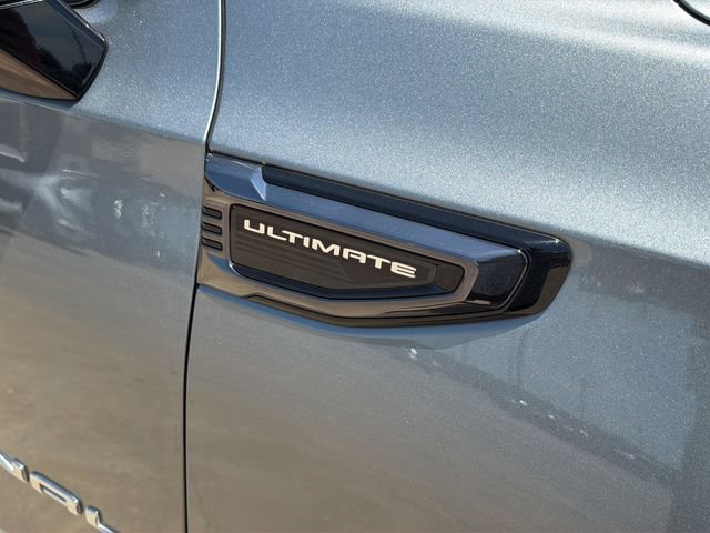 Used 2025 GMC Yukon Denali Ultimate AWD/4WD image 10