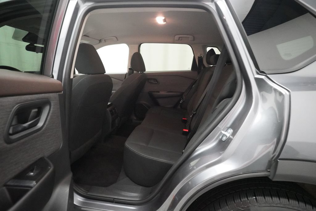 Used 2023 Nissan Rogue S AWD/4WD image 15