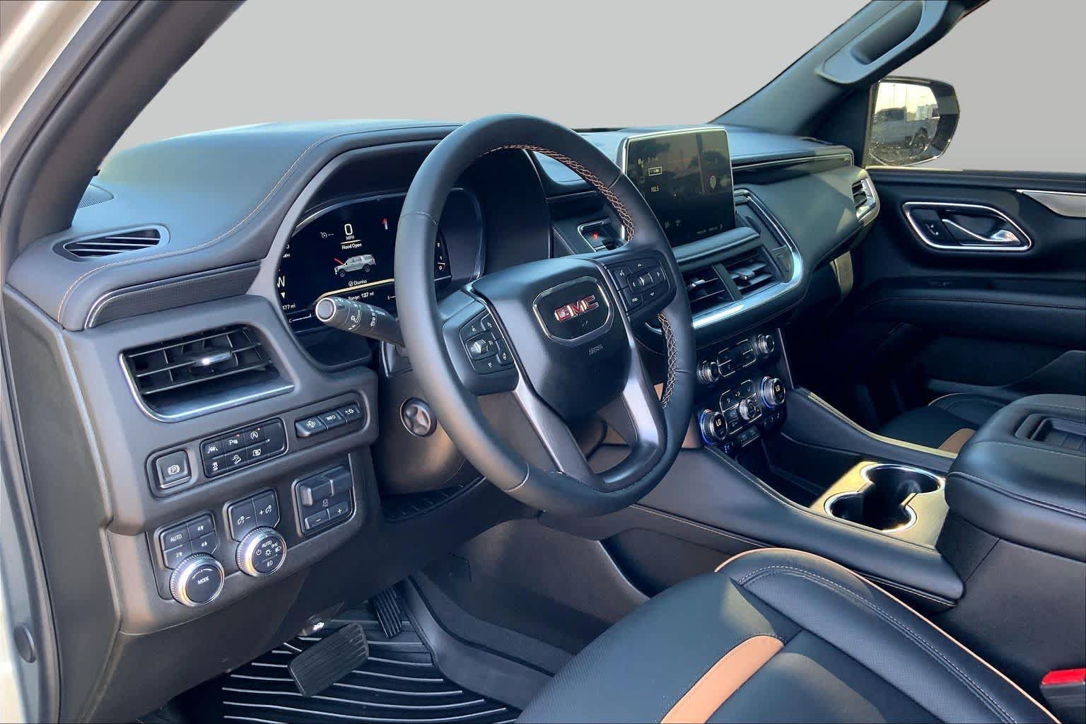 Used 2024 GMC Yukon AT4 w/ Technology Package AWD/4WD image 18