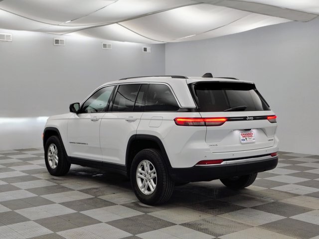 Used 2023 Jeep Grand Cherokee Laredo AWD/4WD image 8