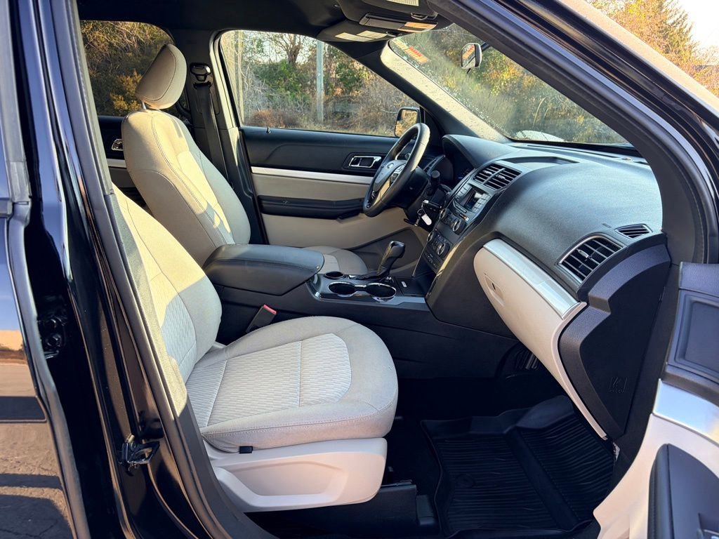 Certified 2019 Ford Explorer FWD image 23